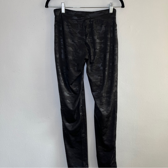 STELLA LUCE Camo Faux Leather Vegan Leggings - Size Large - Picture 5 of 5